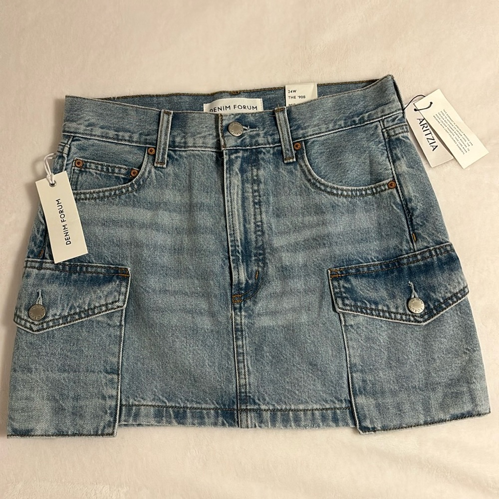 Aritzia “The ‘90s” Mid-Rise Cargo Mini Skirt